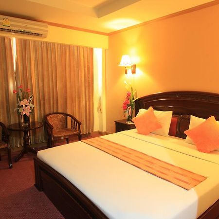 Winstar Hotel Хат Яй Екстериор снимка
