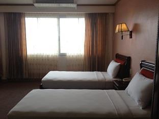 Winstar Hotel Хат Яй Екстериор снимка